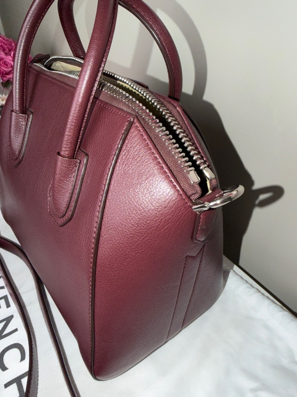 Authentic Givenchy Antigona small Sugar Satchel with Detachable Strap - Picture 11 of 13